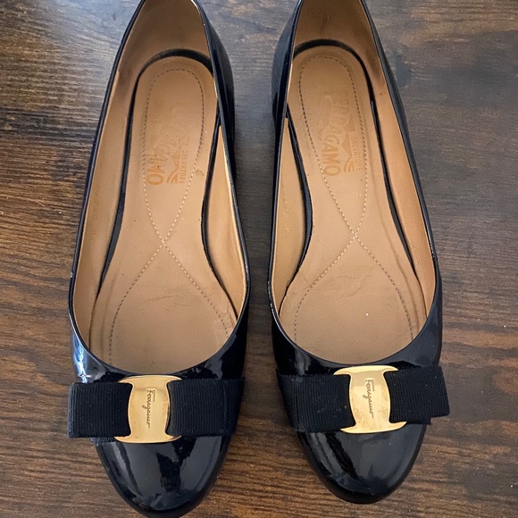 Ferragamo Women's Varina Ballet Flats - Picture 1 of 9